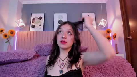 nina_ford_ online show from March 6, 3:25 am