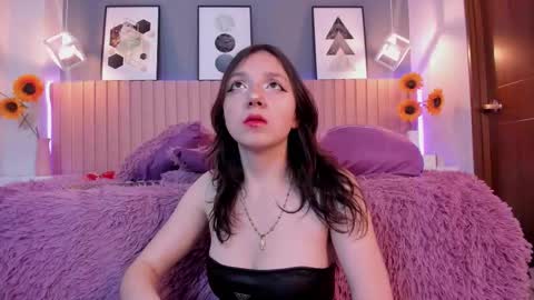 nina_ford_ online show from March 26, 3:23 am