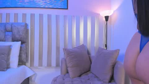 Snapshot of nina_glow_ chatting on February 12, 11:27 am nina_glow_ online show from February 12, 11:27 am