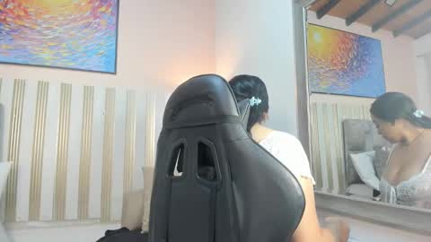 Snapshot of nina_glow_ chatting on February 23, 11:18 am nina_glow_ online show from February 23, 11:18 am