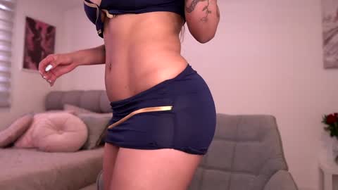 Snapshot of nina_mon chatting on October 10, 9:03 pm Angie online show from October 10, 9:03 pm