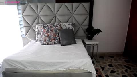  Nina  online show from January 18, 8:40 pm