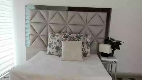  Nina  online show from September 12, 8:20 pm