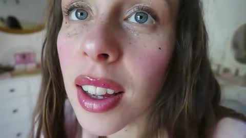 Snapshot of nina_princesa chatting on February 8, 1:14 pm nina_princesa online show from February 8, 1:14 pm