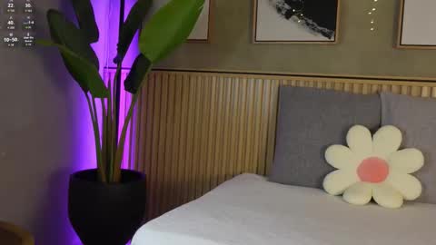 NINA online show from March 18, 12:41 pm