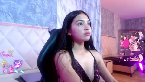 Snapshot of ninaa_tay chatting on April 5, 5:15 am NINAA online show from April 5, 5:15 am
