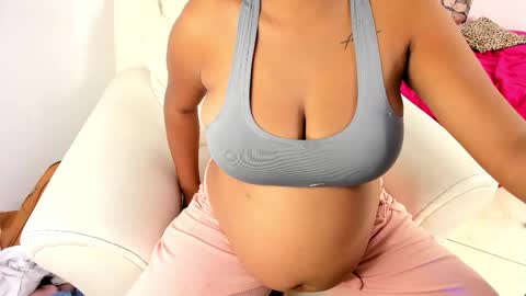 Snapshot of ninacollinss1 chatting on October 9, 2:48 pm ninabigboobs online show from October 9, 2:48 pm