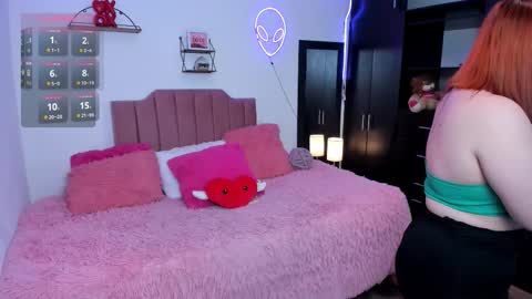 Snapshot of ninacurves chatting on February 24, 7:12 pm Nina online show from February 24, 7:12 pm