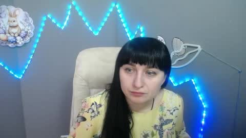 ninaflawlees online show from April 8, 12:05 pm