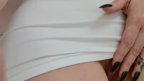 NinaOneil online show from February 26, 11:15 pm