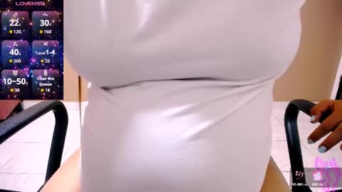 Snapshot of ninasecy2 chatting on October 4, 2:09 am Nina online show from October 4, 2:09 am