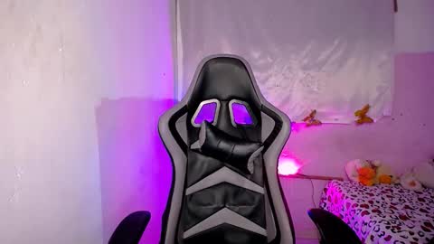 ninatinydoll1 online show from September 27, 9:47 am