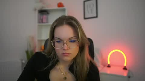 Snapshot of ninaviety chatting on May 21, 7:59 am NinaViety online show from May 21, 7:59 am