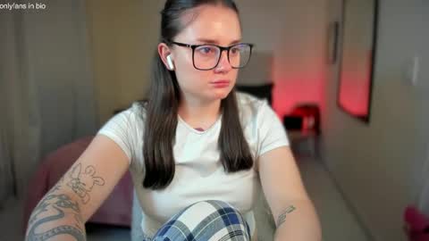 ninavolkov online show from February 3, 12:47 am