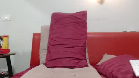 Snapshot of ninewladyboy chatting on May 8, 9:09 pm ninew online show from May 8, 9:09 pm