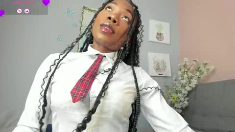 Snapshot of nini_martinii chatting on February 1, 3:07 pm NINI  online show from February 1, 3:07 pm