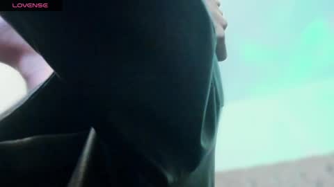 Ninon Beart online show from April 7, 5:30 am