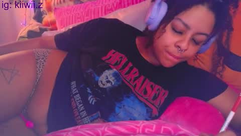 Snapshot of nintendhoe_ chatting on March 4, 6:15 am kiwi online show from March 4, 6:15 am