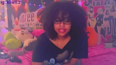 Snapshot of nintendhoe_ chatting on March 8, 6:43 am kiwi online show from March 8, 6:43 am