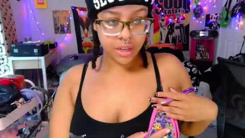 Snapshot of nintendhoe_ chatting on October 8, 1:09 pm kiwi online show from October 8, 1:09 pm