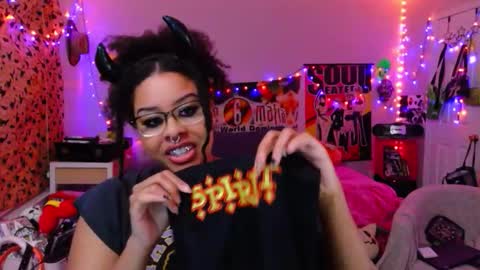 Snapshot of nintendhoe_ chatting on October 14, 4:46 am kiwi online show from October 14, 4:46 am