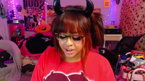 Snapshot of nintendhoe_ chatting on October 28, 5:33 am kiwi online show from October 28, 5:33 am