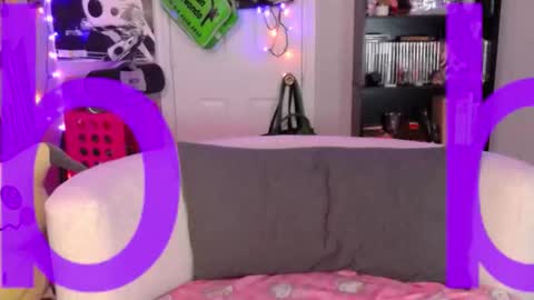 Snapshot of nintendhoe_ chatting on November 22, 5:06 am kiwi online show from November 22, 5:06 am