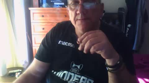 Snapshot of nionios67 chatting on October 2, 2:24 pm Dennis online show from October 2, 2:24 pm