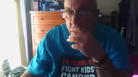 Snapshot of nionios67 chatting on October 10, 2:05 pm Dennis online show from October 10, 2:05 pm