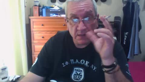 Snapshot of nionios67 chatting on October 14, 3:57 pm Dennis online show from October 14, 3:57 pm