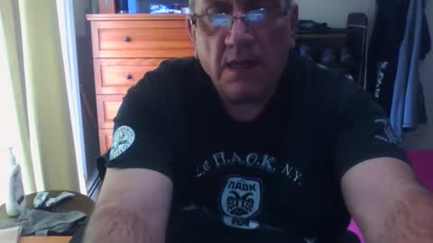 Snapshot of nionios67 chatting on October 15, 4:18 pm Dennis online show from October 15, 4:18 pm