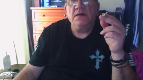 Snapshot of nionios67 chatting on October 27, 4:55 pm Dennis online show from October 27, 4:55 pm