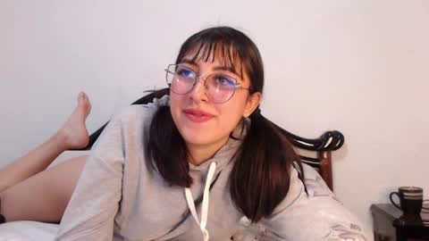 Snapshot of nirit3183 chatting on February 23, 2:35 pm Daph J online show from February 23, 2:35 pm