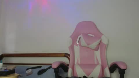 Nicolle  online show from September 21, 10:33 pm