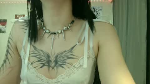 Snapshot of nishazenisek chatting on June 4, 6:14 pm Alice online show from June 4, 6:14 pm