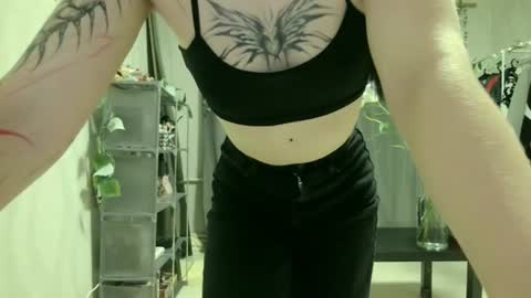 Snapshot of nishazenisek chatting on June 11, 6:39 pm Alice online show from June 11, 6:39 pm