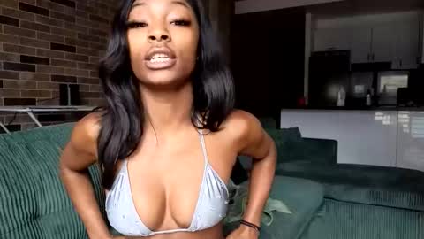 Snapshot of niviawolfe chatting on March 29, 12:43 am NIVIA WOLFE online show from March 29, 12:43 am