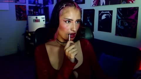 Snapshot of nixxie_ chatting on May 14, 3:13 am Nixxie online show from May 14, 3:13 am