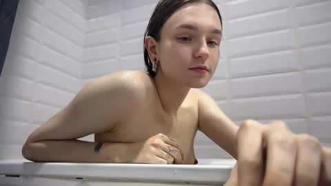 Snapshot of nloraaa chatting on October 6, 3:09 pm Tears Lora online show from October 6, 3:09 pm