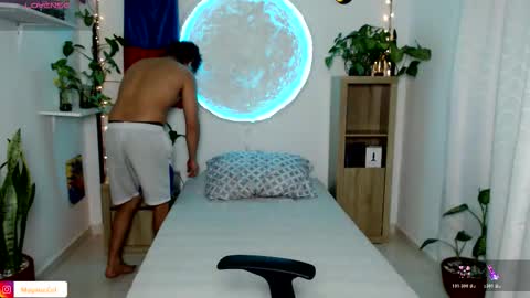 Snapshot of no_face_69 chatting on February 12, 3:23 am x online show from February 12, 3:23 am