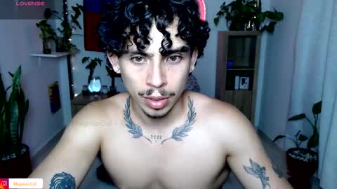 Snapshot of no_face_69 chatting on February 13, 4:52 am x online show from February 13, 4:52 am