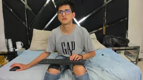 NoaandArez online show from February 1, 12:20 am