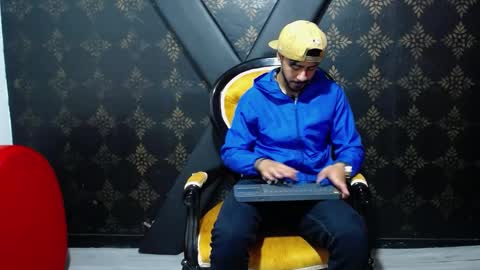noaah77 online show from December 5, 8:44 pm