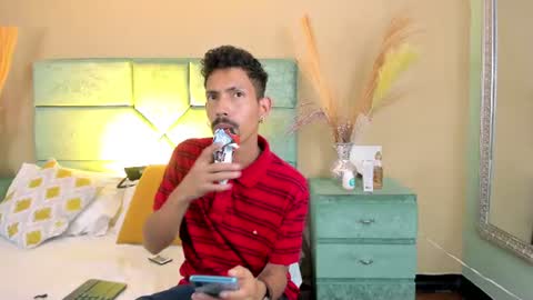 Snapshot of noaahtylor chatting on July 13, 4:04 am Noah online show from July 13, 4:04 am