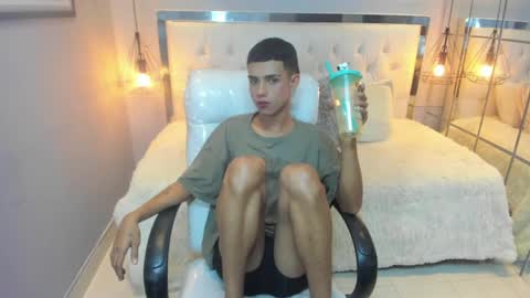 Snapshot of noah295155 chatting on March 1, 5:48 pm Alex online show from March 1, 5:48 pm