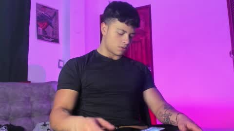 noah_223 online show from February 7, 5:44 am