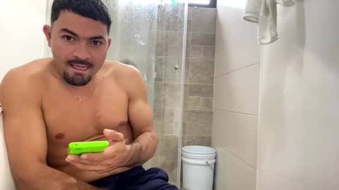 Snapshot of noah_3050 chatting on October 31, 2:51 pm noah_3050 online show from October 31, 2:51 pm