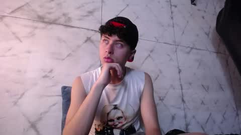 noah_dupont_ online show from September 22, 9:28 pm