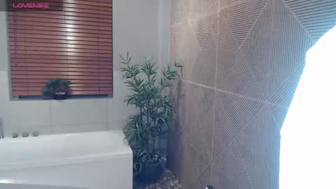 noah_dupont_ online show from December 18, 11:38 am