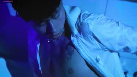 noah_dupont_ online show from January 14, 11:49 am